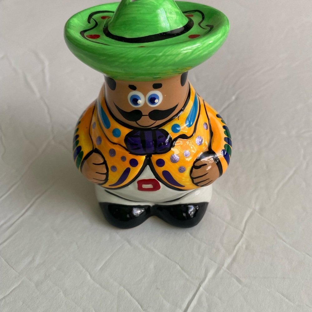 Mexican ceramic salt shaker 🧂